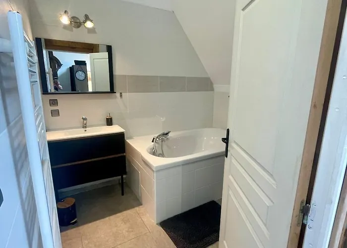 Le Pressoir D'elise Domaine De Valmeray * Airan